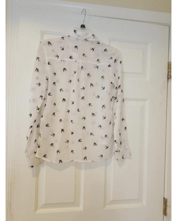 Leverage S05 Beth Riesgraf Black Birds Print Blouse Superstar Jacket