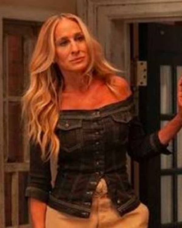 And Just Like That Sarah Jessica Parker Denim Off The Shoulders Top