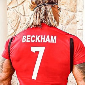 Dwayne-Johnson-Wear-David-Beckham-Red-T-Shirt